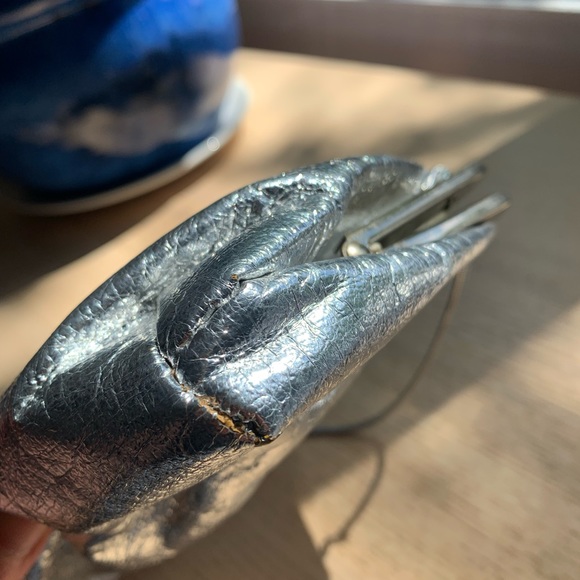 Very vintage evening clutch. Silver with rhinestone fastener - Picture 6 of 7